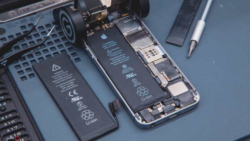 apple-eu-battery-regulation-compliant-battery-design